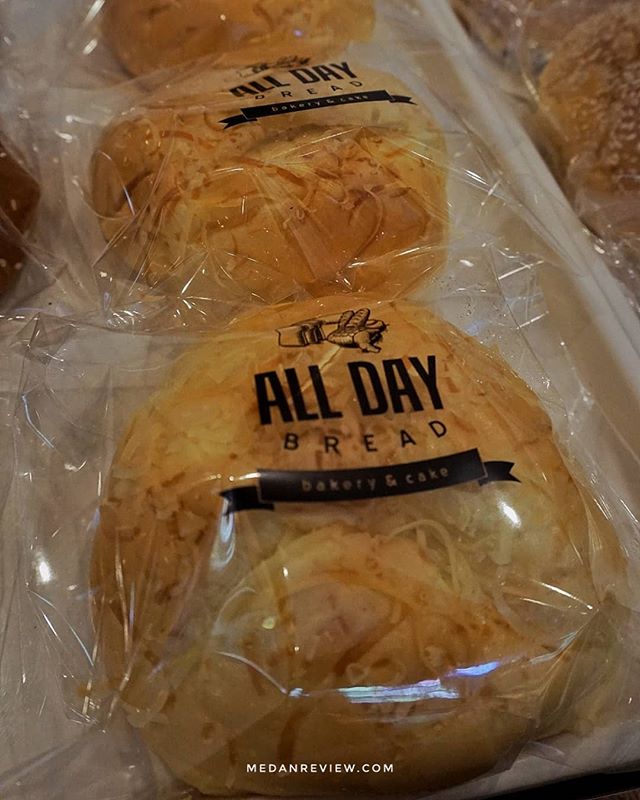 All Day Bread Menyajikan Salted Egg Donut Selagi Hangat ! (#6)